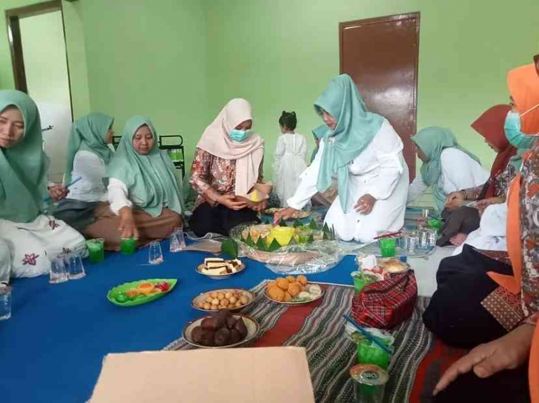 Pemotongan Tumpeng - Dok. pribadi