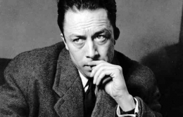 Albert Camus (Sumber: https://sanatkaravani.com/)