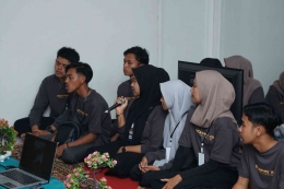Kelompok saya saat maju mempresentasikan karya/Dokpri