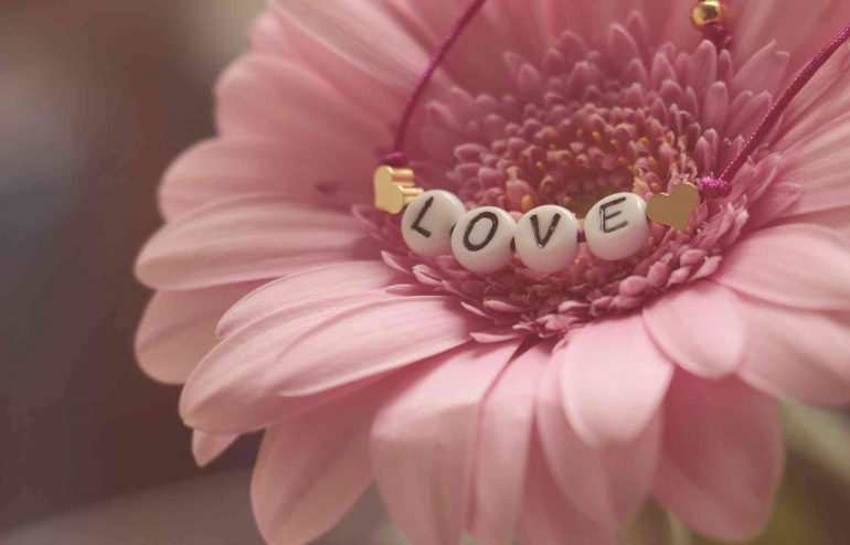 Hadiah Hadiah Romantis untuk Merayakan Valentine Bersama Orang yang Kita Sayangi.(Pixabay)