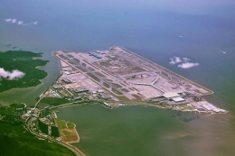 Bandara Internasional Chek Lap Kok, Hong Kong- China. Sumber: Wylkie Chan / wikimedia.org