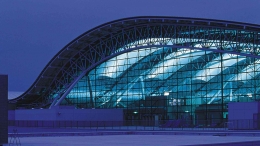 Arsitektur modern dari Bandara Internasional Kansai. Sumber: www.dezeen.com