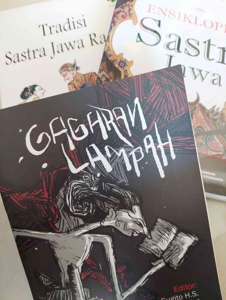 Buku kajian mengenai sastra Jawa/Foto: Hermard