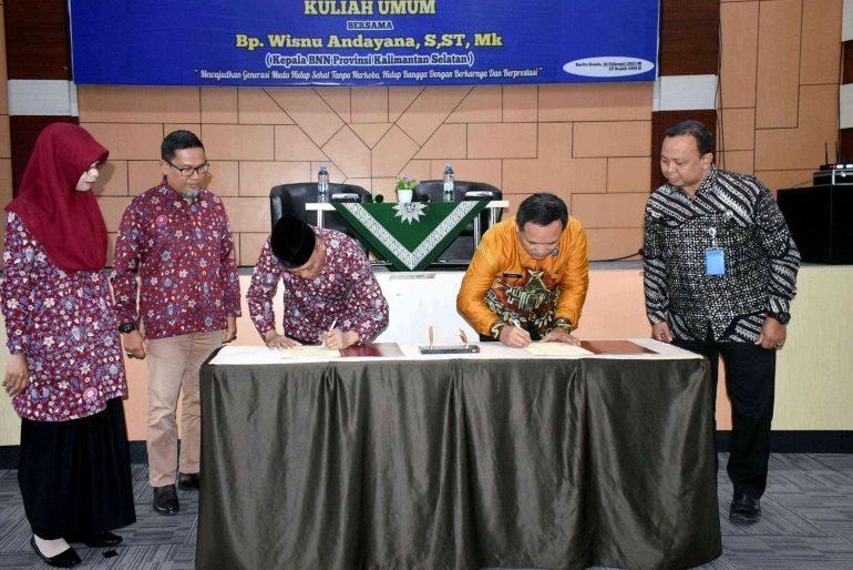 Penandatanganan nota kesepahaman (MoU) antara UM Banjarmasin dengan BNN Provinsi Kalimantan Selatan (Dok. UM Banjarmasin)