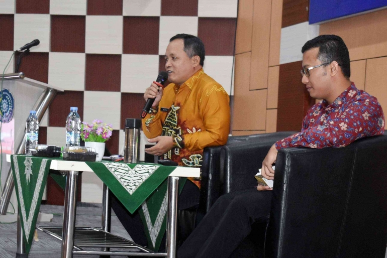 Penyampaian materi kuliah umum oleh Kepala BNN Provinsi Kalsel, Wisnu Andayana, S.ST., MK (Dok. UM Banjarmasin)