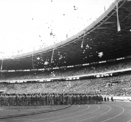 Upacara Pembukaan Ganefo I di Stadion Gelora Bung Karno. 10 Nopember 1963. Sumber: ANRI, Kempen JKT63 - 14092