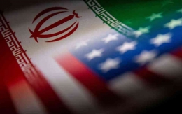 Ilustrasi bendera Amerika Serikat dan Iran.Sumber gambar: REUTERS/Dado Ruvic