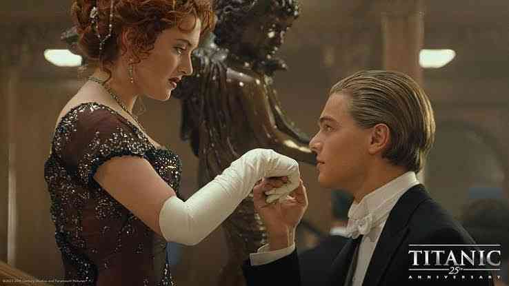 Salah satu adegan antara Jack dan Rose dalam film Titanic yang sudah berkualitas 4K/ Foto: 20th Century Studios 