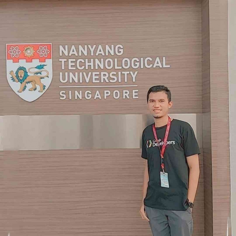 Ricky Romansyah saat mengunjungi Nanyang Technological University (Istimewa)
