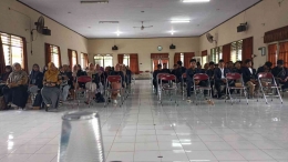 Suasana hening saat penarikan mahasiswa PKL di aula Kemenag (sumber gambar : Hamim Thohari Majdi)