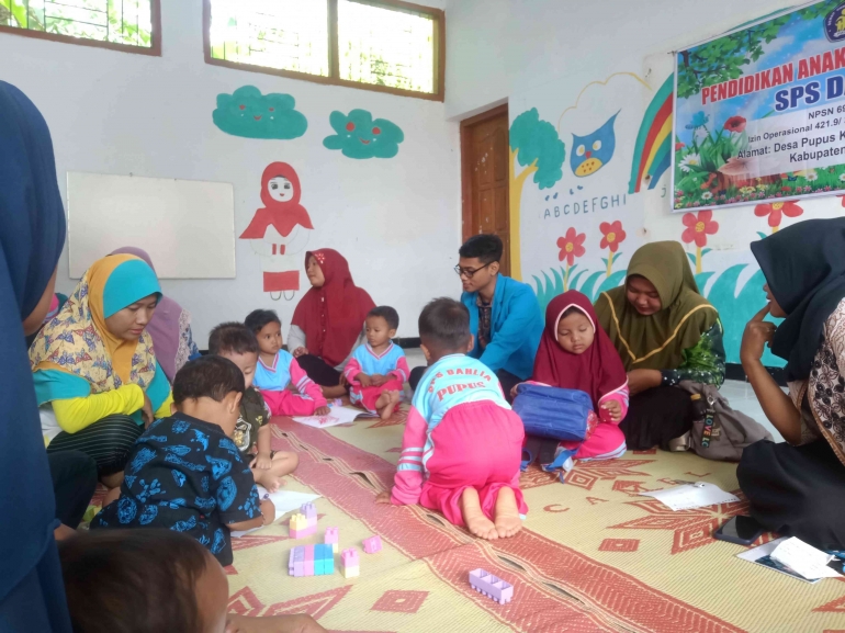 KKN Kelompok 20 Membantu Mengajar Bimbel, di Desa Pupus Lembeyan