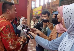 Sejumlah jurnalis sedang melakukan reportase. Dokumentasi pribadi