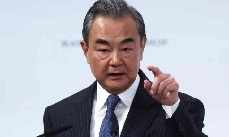 Wang Yi ketika berbicara di the 2023 Munich Security Conference hari sabtu lalu yang meluncurkan inisiatif damai Rusia-Ukraina.| Photo: Johannes Simon/EPA 