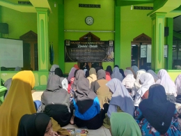 Kajian Fiqih kewanitaan di Masjid Nurul Huda Gogodeso Blitar | Foto: Siti Nazarotin 