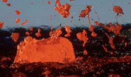 Gambar lava begitu indah namun juga berbahaya (sumber gambar: Sandbox Films) 