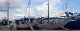 Kapal pengangkut beras asal Sulawesi yang sedang berlabuh di Pelabuhan Rakyat (Pelra) Wuring, Kelurahan Wolomarang, Kabupaten Sikka, NTT/foto:VHP