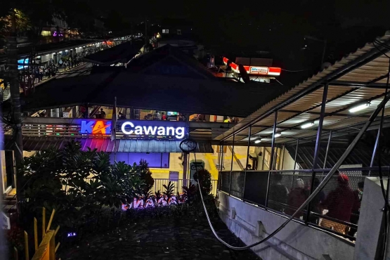 Integrasi Halte Cawang Cikoko dengan Stasiun KRL Cawang (foto by widikurniawan)