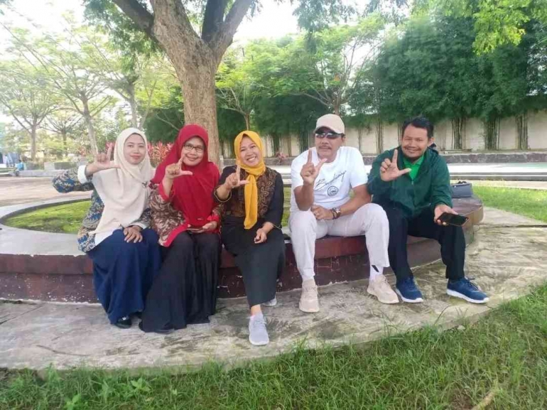 Foto bersama Ketua KKG dan Tim IT | Foto: Siti Nazarotin 