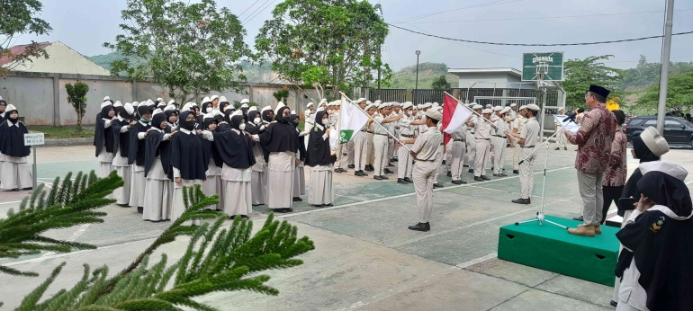 Upacara Pengukuhan Kenaikan Pangkat Siswa SMA Islam Terpadu Granada Samarinda (Dok.Pri. Siska Artati)