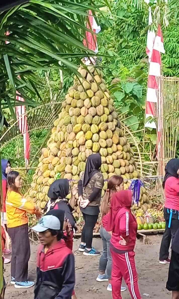 Acara Kenduri tumpeng durian diawali dengan senam bersama (dokpri) 