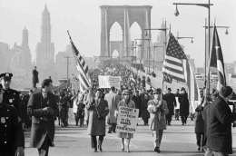 Demonstrasi warga Puerto Rico di Manhattan, Maret 1964. Sumber: https://www.history.com 