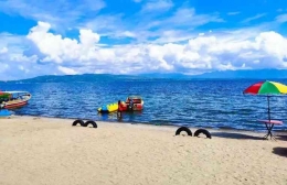 Pantai Lumbanbulbul Balige, Toba (Foto: instagram.com/royjeksonp via orami.co.id)