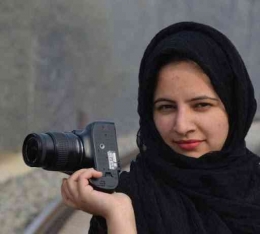 Seorang foto jurnalis dari Kashmir. | Sumber: kashmirreader.com