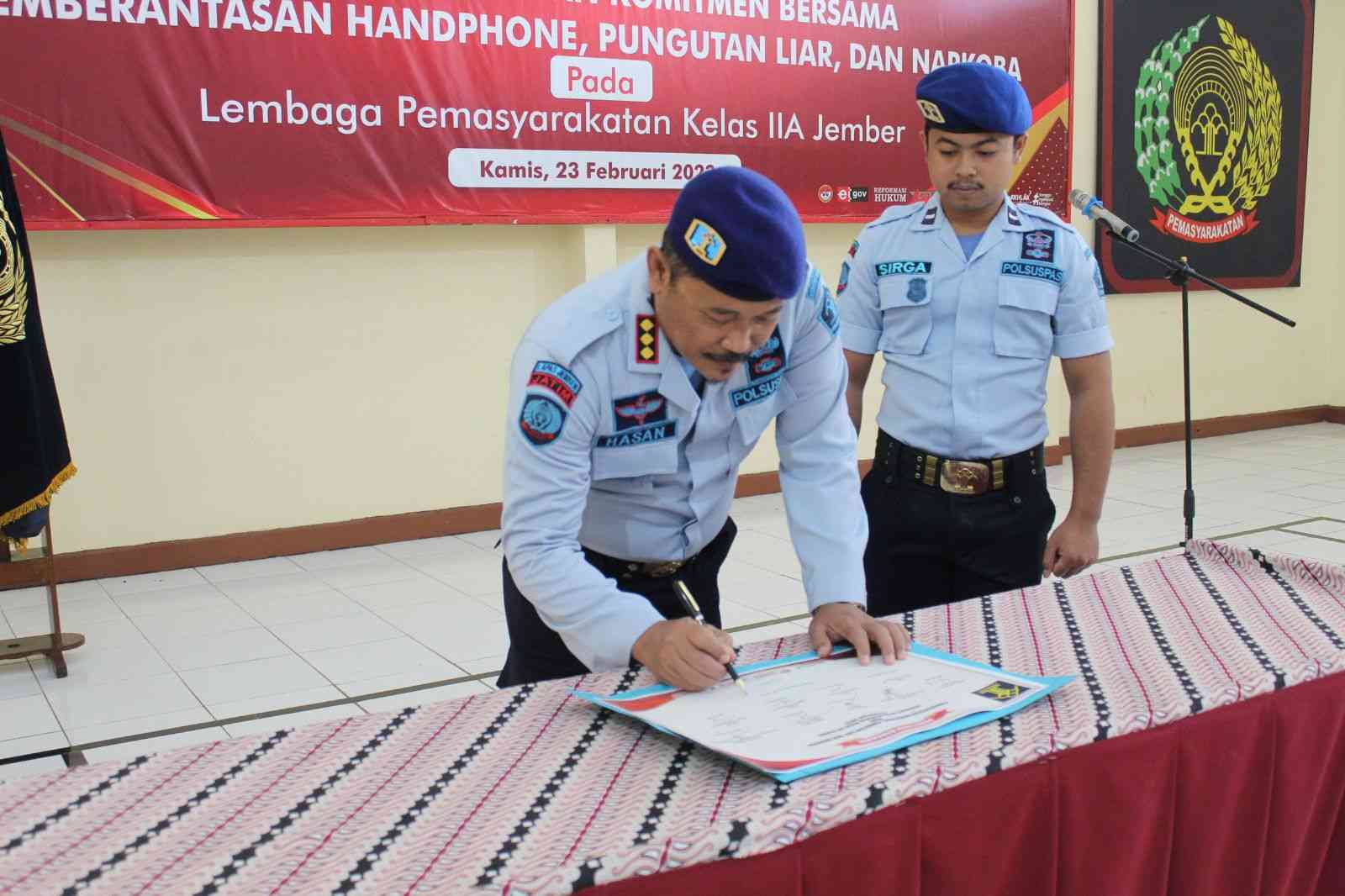 Ambil Langkah, Jajaran Lapas Jember Teken Komitmen Bersama Berantas ...