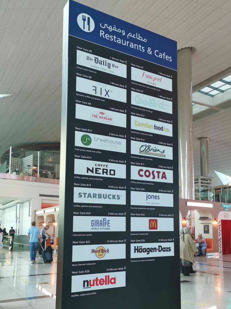 Sebagian resto dan kafe di Terminal 3, Bandara Internasional Dubai. Sumber: dokumentasi pribadi