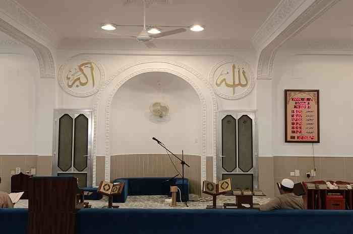 sebuah masjid di Riyadh; hanya menuliskan lafadz Allah (dok. pribadi)