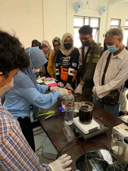 Pelatihan Sabun Jelantah di Desa Buahbatu, Kabupaten Bandung. Dokumen Pribadi