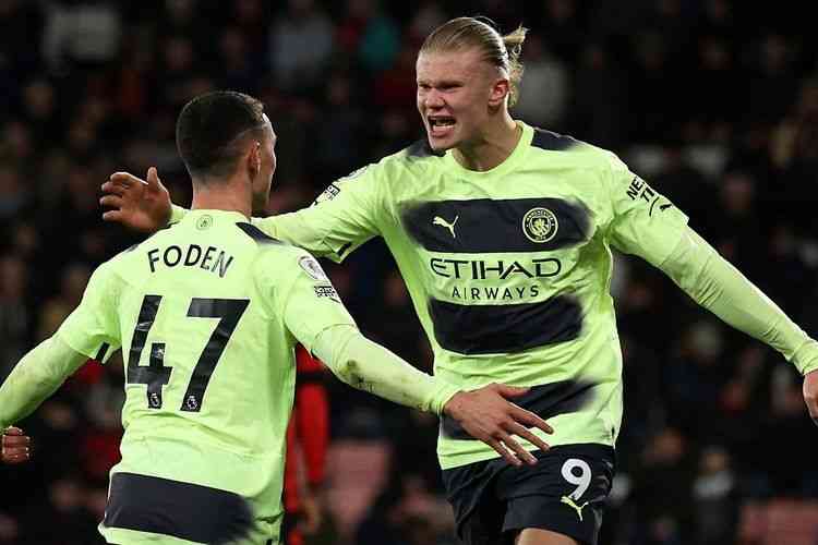 Phil Foden dan Erling Haaland merayakn gol ke gawang Bournemouth di pekan ke-25 Liga Inggris: AFP/ADRIAN DENIS via Kompas.com