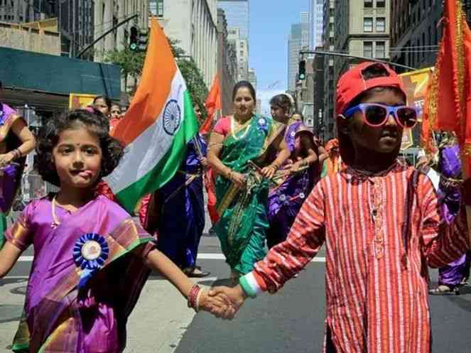 Diaspora India ikut merayakan Hari Kemerdekaan India di Manhattan. Sumber: news9live.com/AP Press