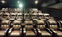 Tampilan kursi yang bisa diatur sesuka hati dari Studio Prestige Local Cinema (dok. KOMiK)