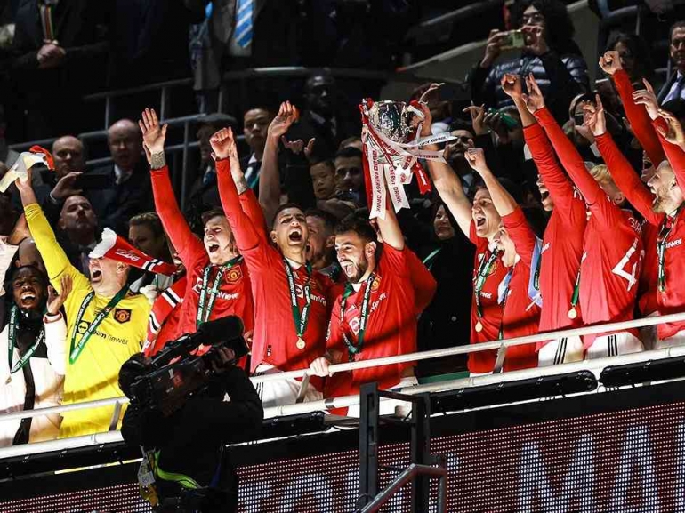 Manchester United menjadi juara Piala Liga Inggris usai mengalahkan Newcastle 2-0, Minggu (26/2/2023) malam. (twitter.com/brfootball)