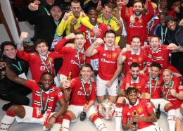 Squad Manchester United memenangkan trofi Carabao Cup. Sumber: instagram.com/manchesterunited