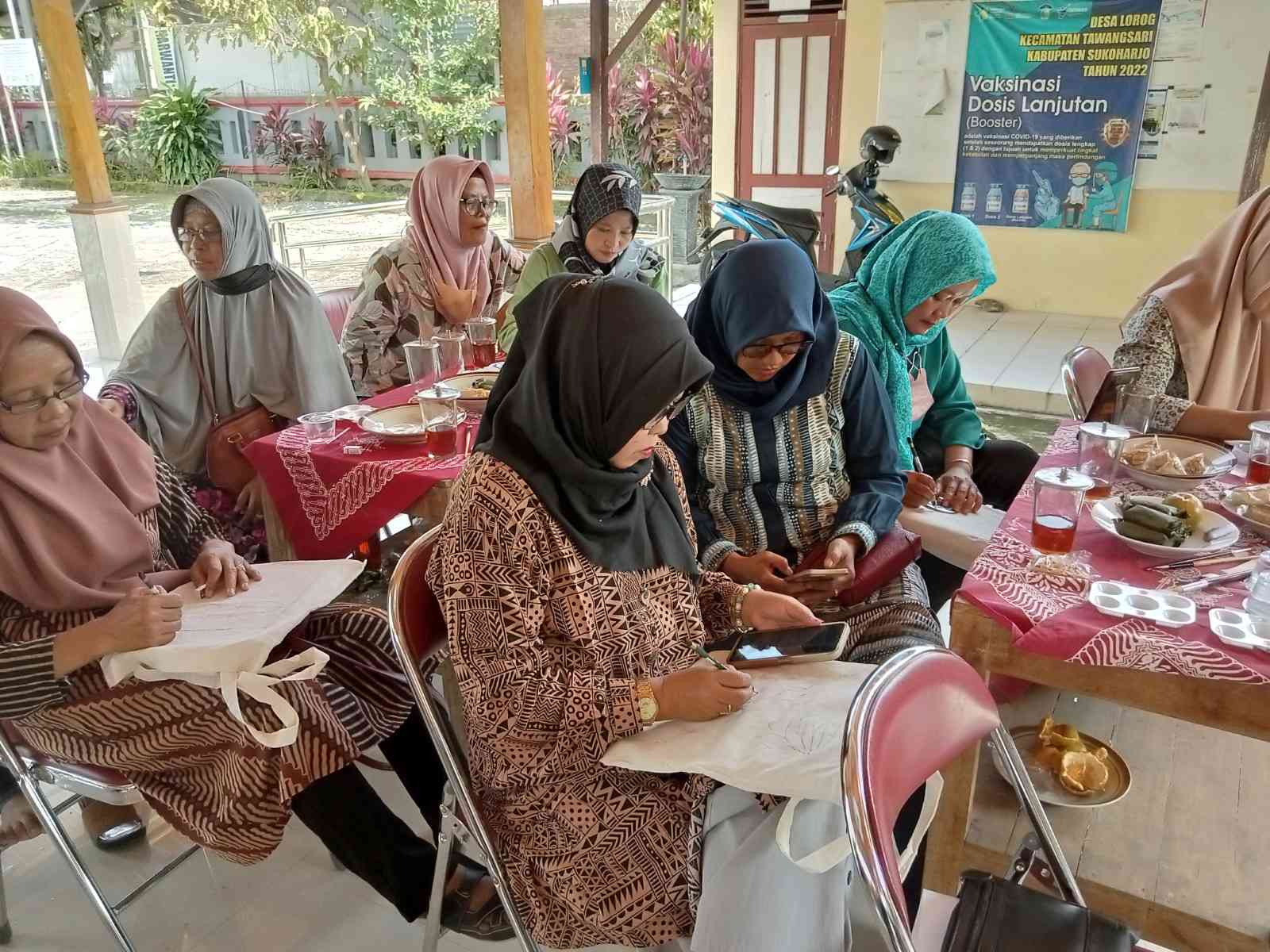 Kader PKK Dan Posyandu Desa Lorog Antusias, Kegiatan Melukis Batik Di ...