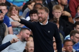 Reaksi pelatih Chelsea Graham Potter dalam laga lanjutan Liga Inggris musim 2022-2023 kontra Wolverhampton Wanderers (Wolves). (AFP/ADRIAN DENNIS via KOMPAS.com) 