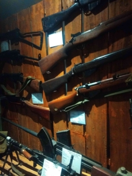 Koleksi Replika senjata Perjuangan museum Reenactor Ngalam