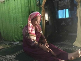 Ibu kuncen dan Nyai di latar belakang: Dokpri