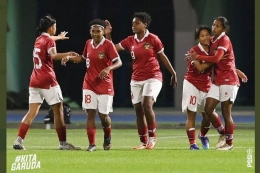 Laga timnas putri Indonesia vs Arab Saudi di Stadion Prince Mohamed bin Fahd, Arab Saudi, Kamis (23/2/2023) malam WIB. Laga tersebut berakhir dengan skor imbang 1-1 | Tangkapan layar akun Twitter