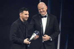 Ilustrasi gambar: Foto Lionel Messi saat meraih gelar The Best of FIFA Football Awards. | Dok. JOSÉ FÉLIX DÍAZ via amp.marca.com