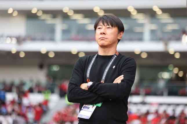 Shin Tae-yong harus berpikir keras untuk membawa Indonesia lolos dari fase grup Piala Asia U-20. (sumber: bola.net)