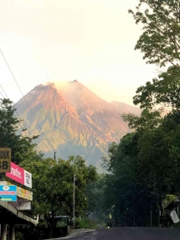Gunung Merapi dari Ngelincir View (Dokpri)