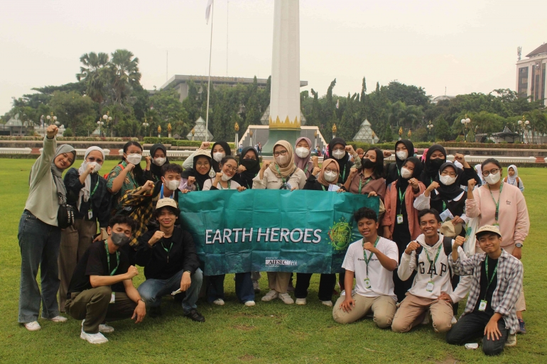 Gambar 1. Dokumentasi Eco Tour pada program Earth Heroes 10.o (Dok. pribadi)