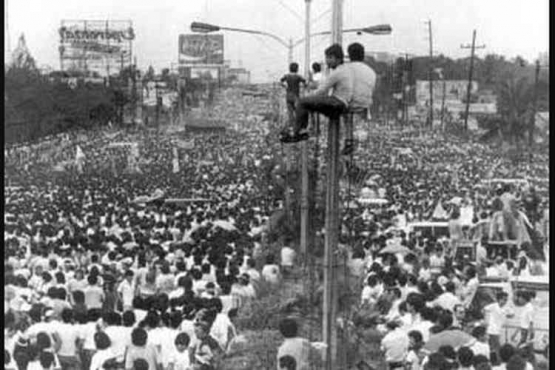 People power di Filipina tahun 1986 (dok foto: kompas.com)