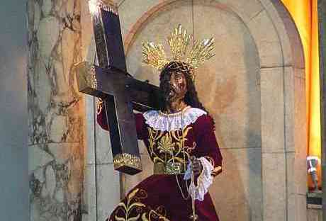 Patung Yesus negroid di Minor Basilica of the Black Nazarene di Quiapo, Manila (Foto: wikipedia.org)