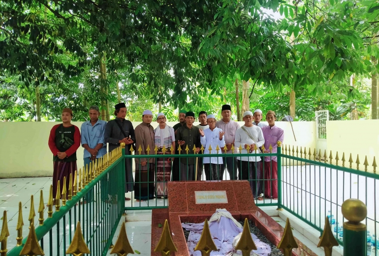 Usai Ziarah Makam Eyang H Surya Padang, Gunung Gambir Jawa Barat