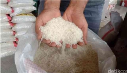 Beras yang akan diberikan kepada para penerima bansos beras (Foto: detik.com)