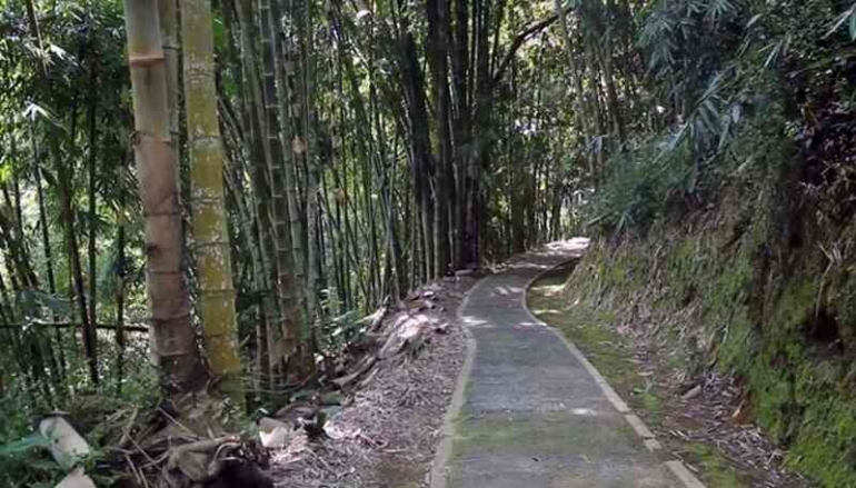 Gambar 2: https://www.pikniktoday.com/2019/08/air-terjun-sekar-langit.html